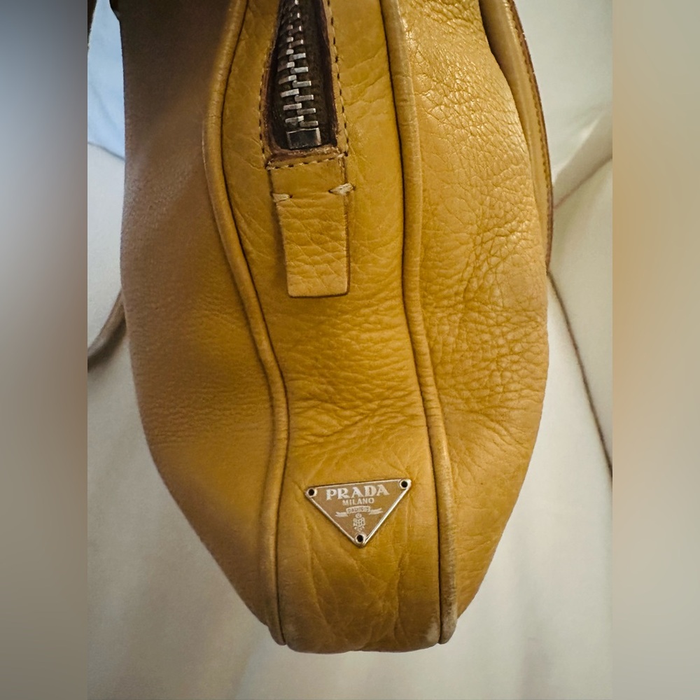 VINTAGE Prada Women's Bag SEMITRACOLLA DAINO SPORT MIELE Golden Tote Bag ca ‘01 - Picture 4 of 13